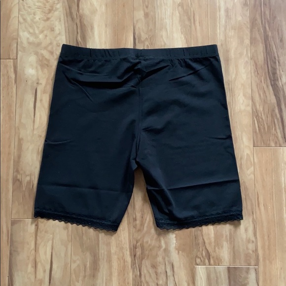 Matilda Jane Black color lace woman’s shorts - Picture 2 of 8